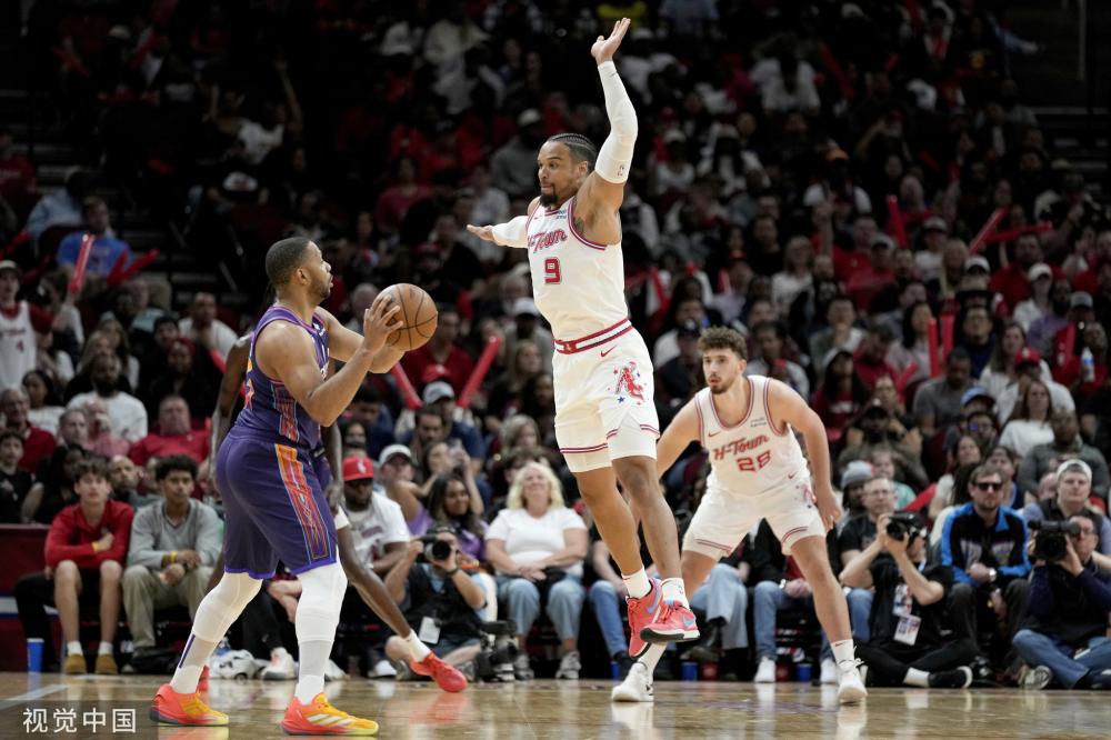 他不仅用足 他不仅用足